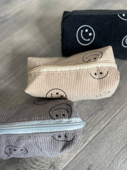 SMILEY POUCH BAG