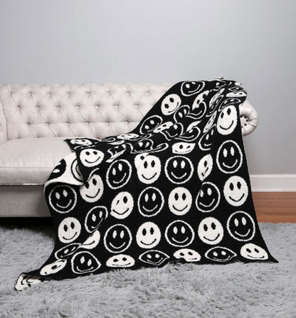 SMILEY FACE PATTERN BLANKET