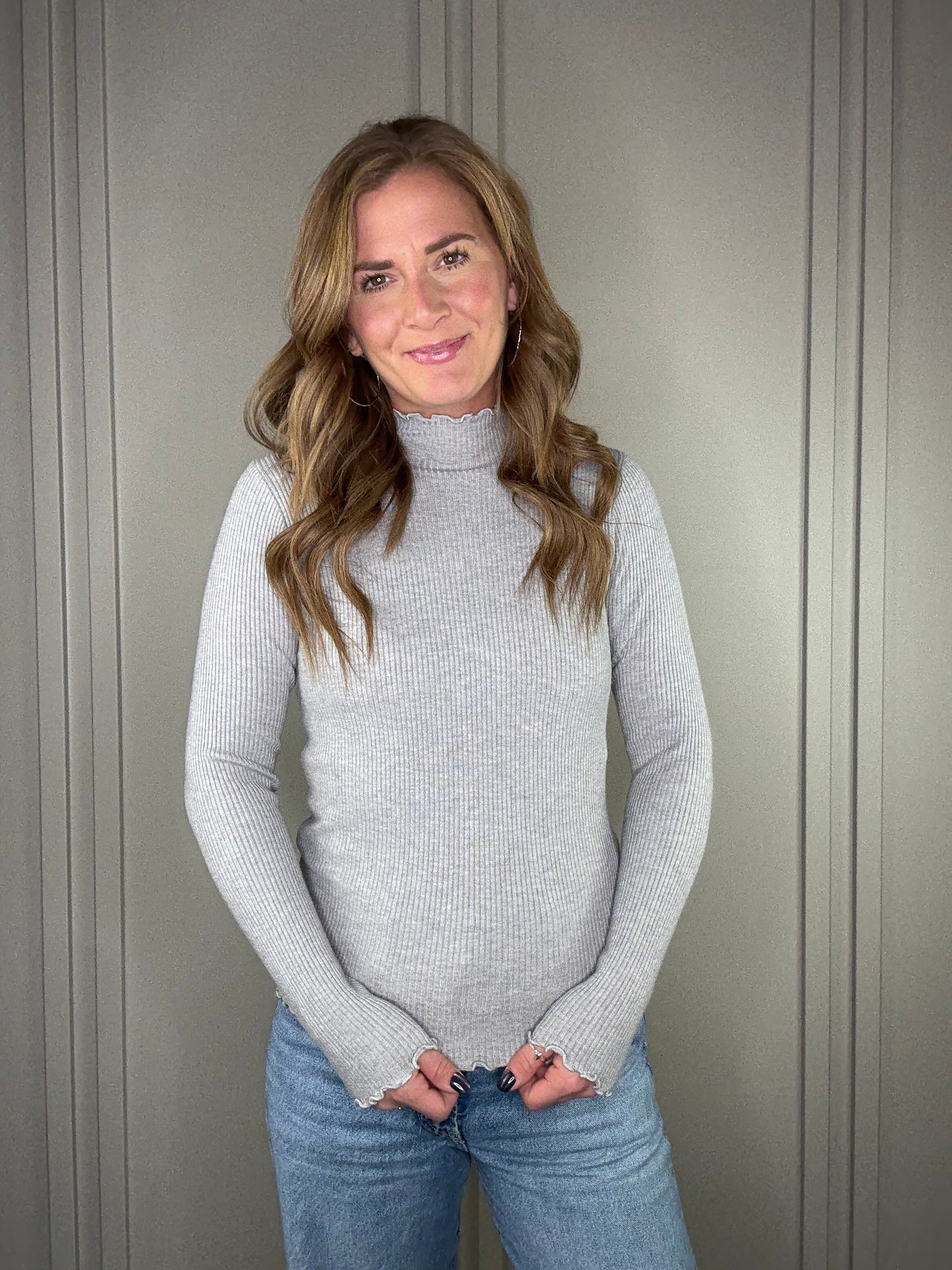 FITTED MOCK NECK SWEATER