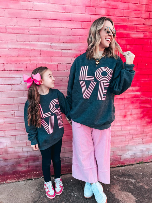 LOVE SWEATSHIRT ADULT