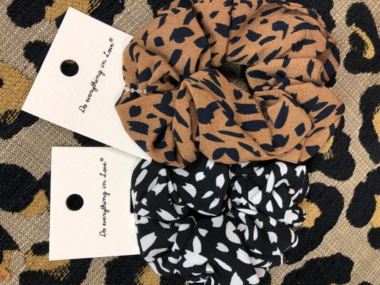 SPOTTY SCRUNCHIE