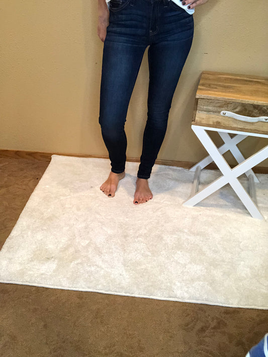 MID RISE DARK WASH SKINNY
