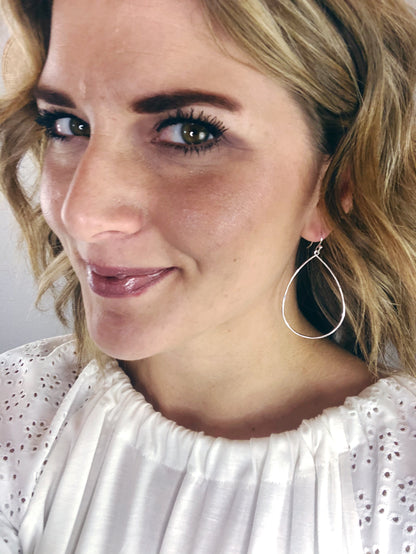 SIMPLE TEAR DROP HOOK EARRING