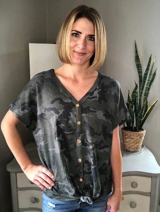 CAMO BUTTON FRONT TEE