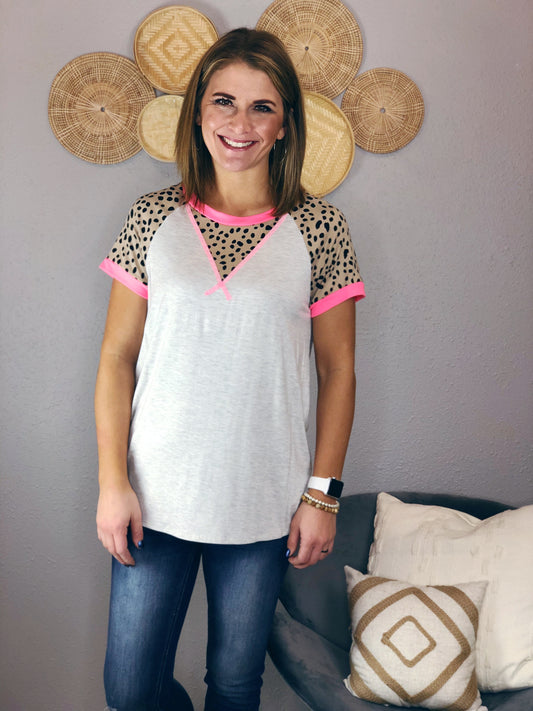 LEOPARD KNIT REGLAN SHORT SLEEVE