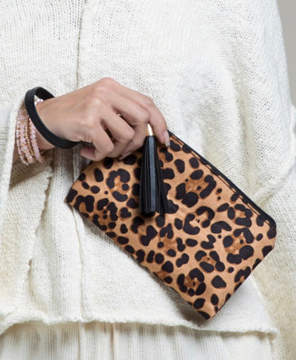 LEOPARD PRINT WRISTLET POUCH