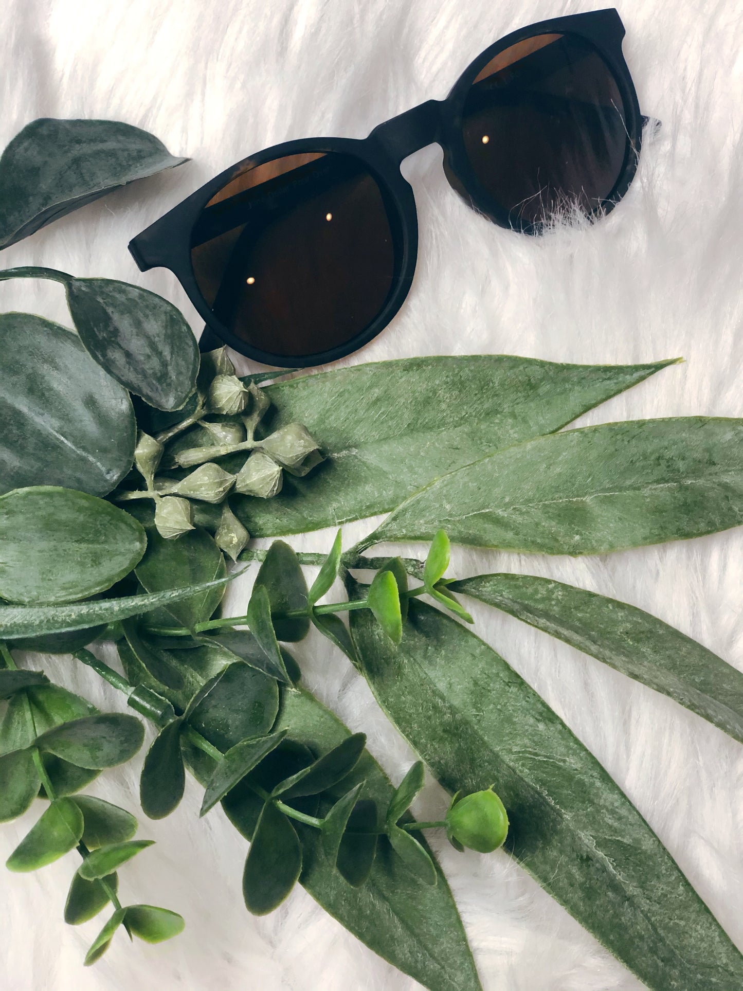 BROWN ROUND GOODR SUNNIES