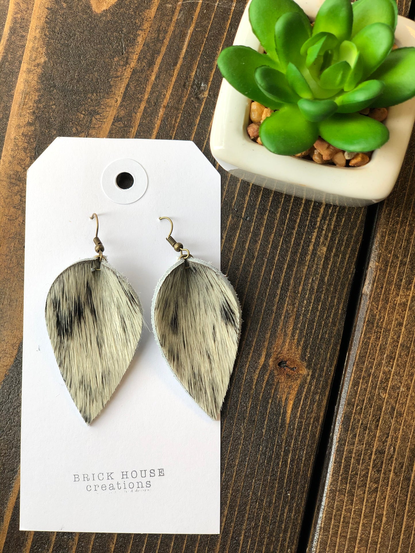 SMALL SPECKLE FUR LEATHER EARRING