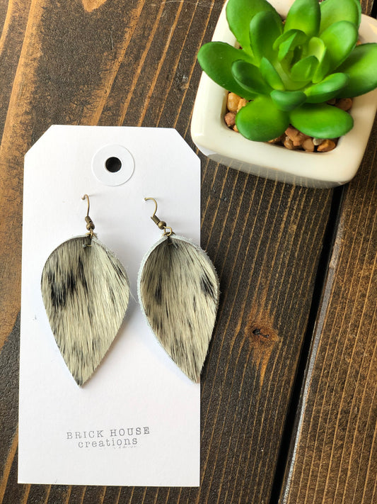 SMALL SPECKLE FUR LEATHER EARRING