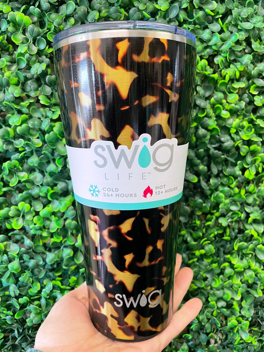 BOMBSHELL 32 OZ SWIG TUMBLER