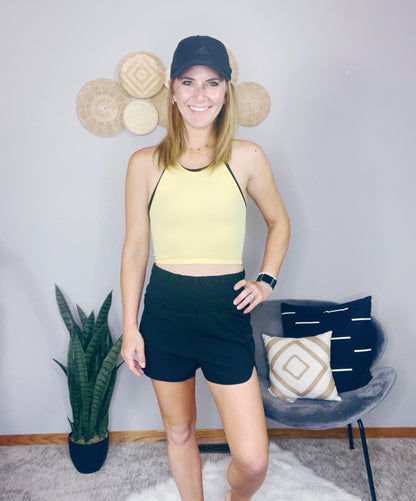 SEAMLESS HALTER CROP