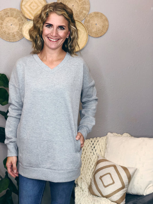 BASIC V-NECK POCKET SWEATER