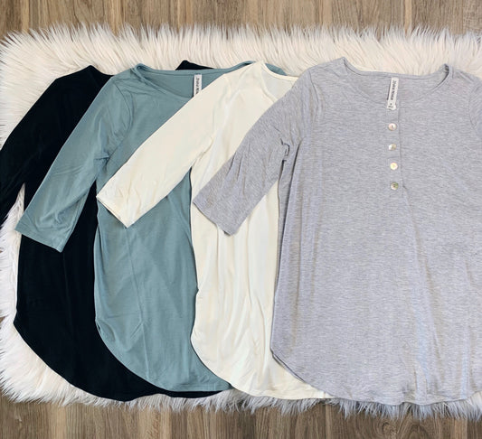 3/4 SLEEVE BUTTON TOP