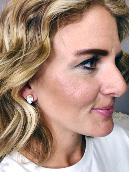 STONE STUD EARRINGS