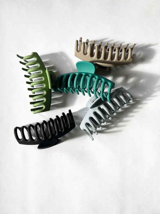 BF {22} OVER SIZED MATTE HAIR CLAW CLIP 4.25”X2”