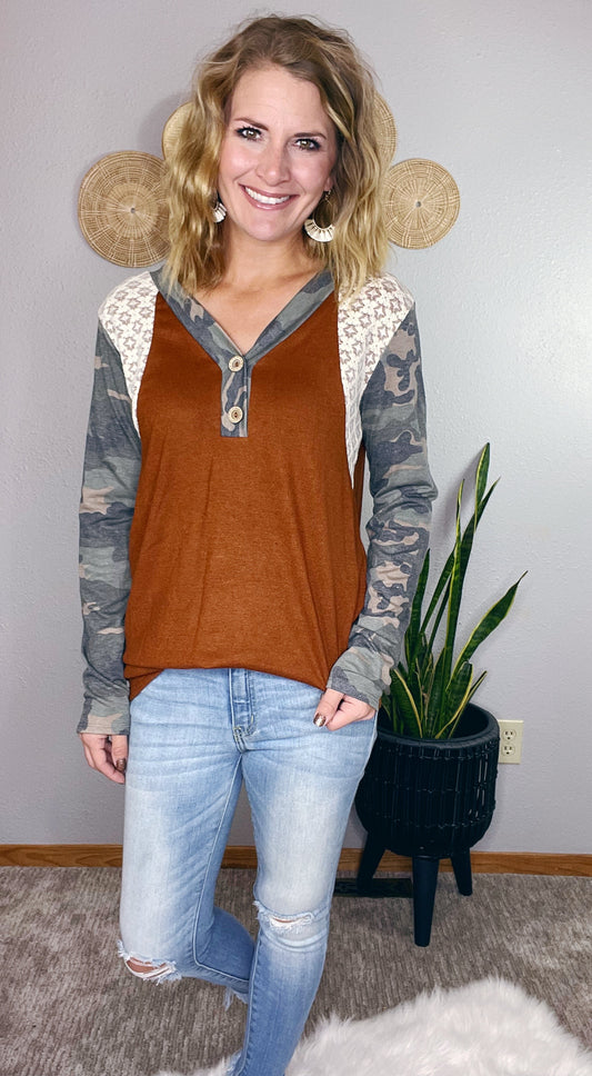 LONG SLEEVE KNIT TOP W/ CAMO AND LACE