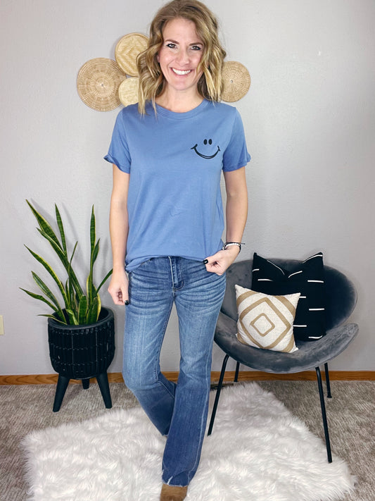 SMILEY FACE CORNER GRAPHIC TEE