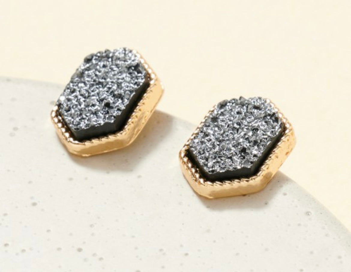 HEXAGON DRUZY STRONE STUD EARRING