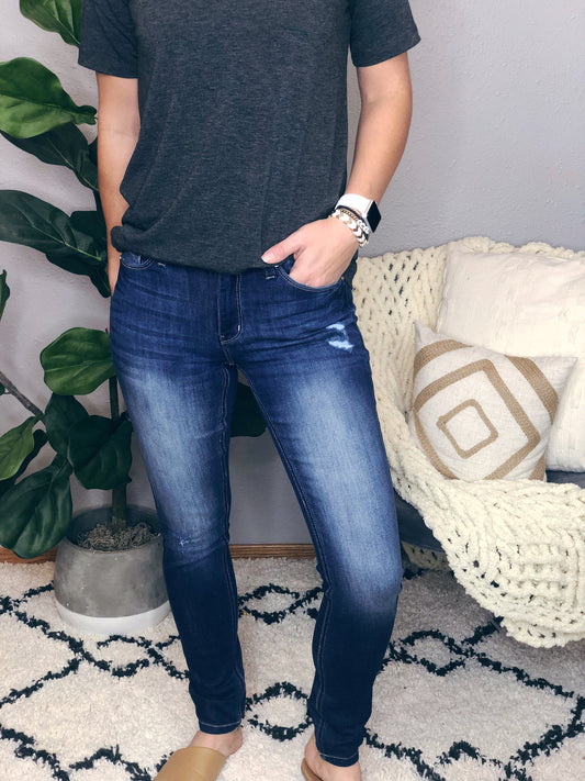 MID RISE DARK WASH KANCAN SKINNY JEAN