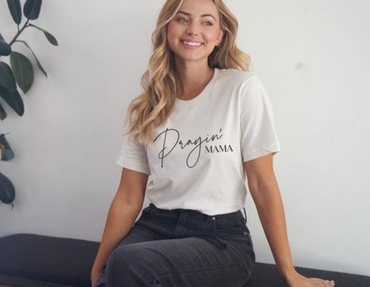 PRAYIN’ MAMA GRAPHIC TEE