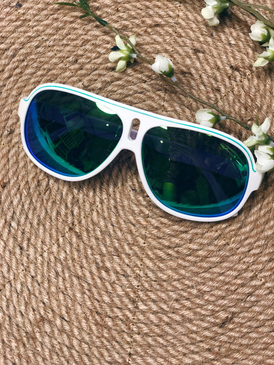 LARGE WHITE GOODR SUNGLASSES