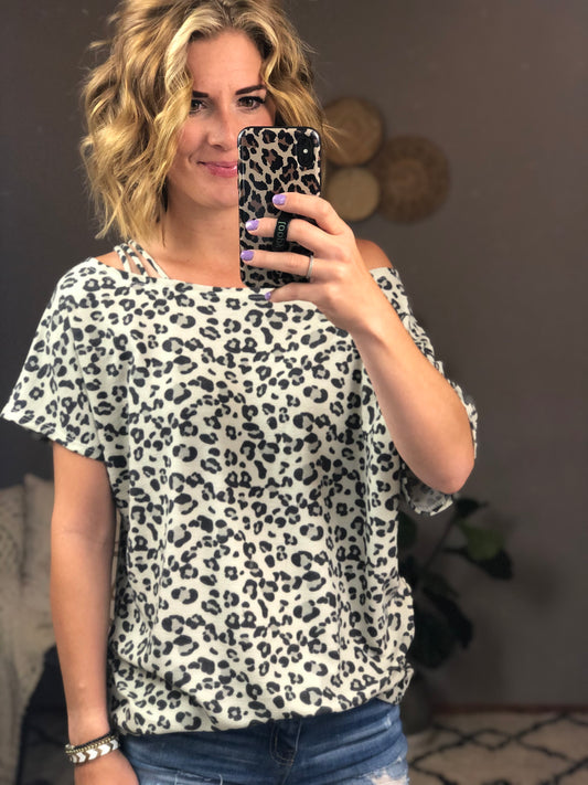 LEOPARD STRAP SHOULDER TOP