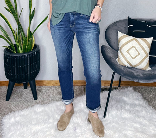 MID RISE TOP DISTRESSED BOYFRIEND JEAN