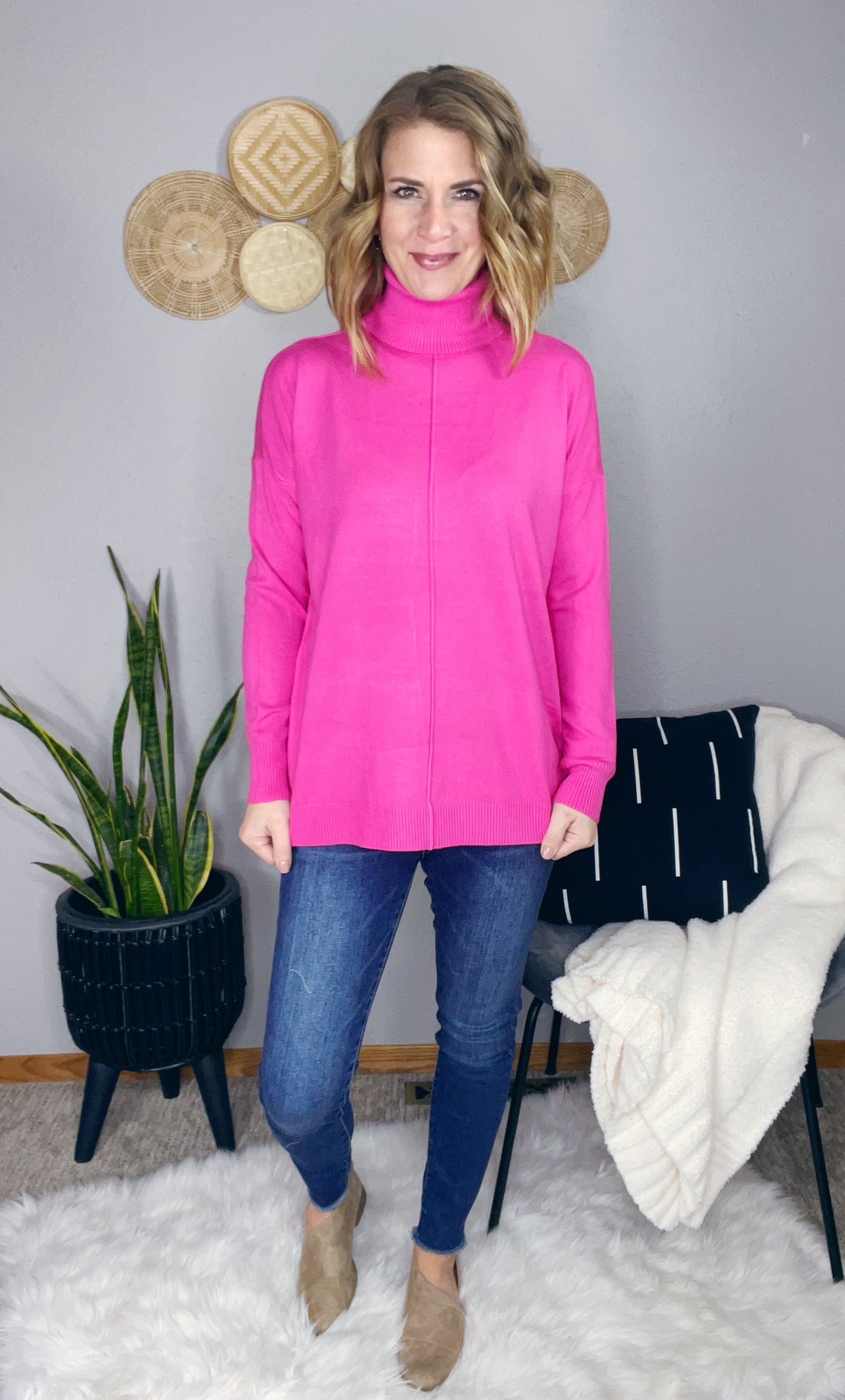 TURTLENECK FRONT SEAM SWEATER