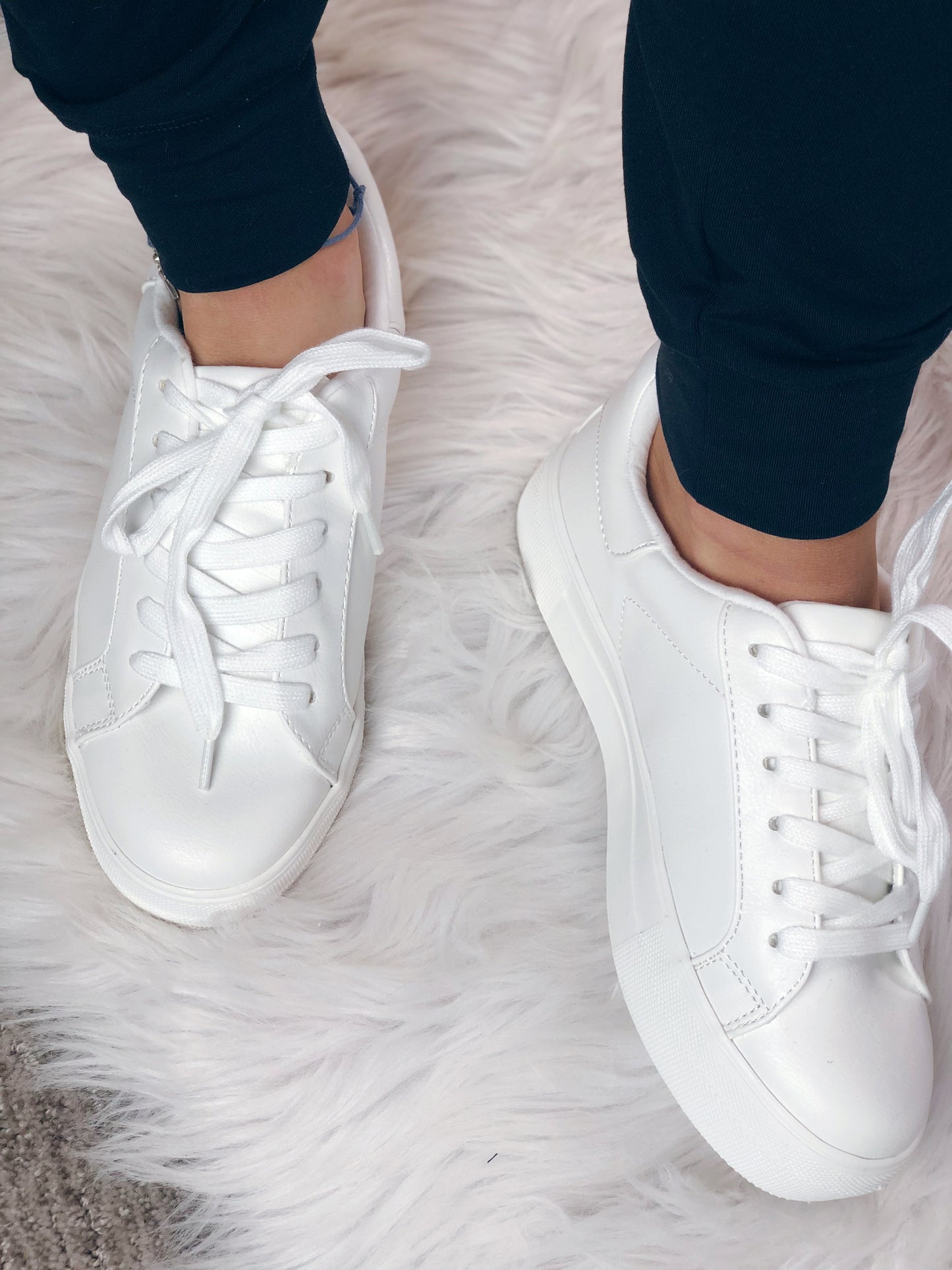 WHITE FLAT SNEAKER