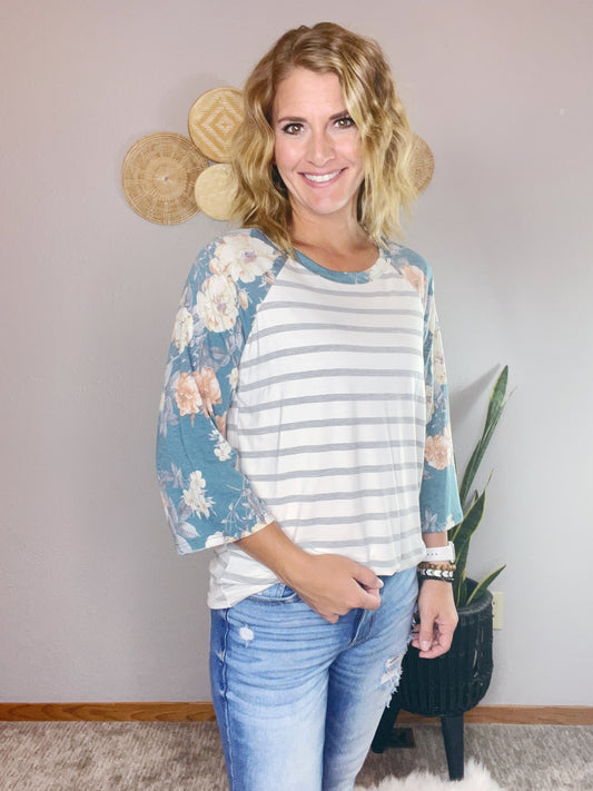 FLORAL 3/4 SLEEVE STRIPED TOP