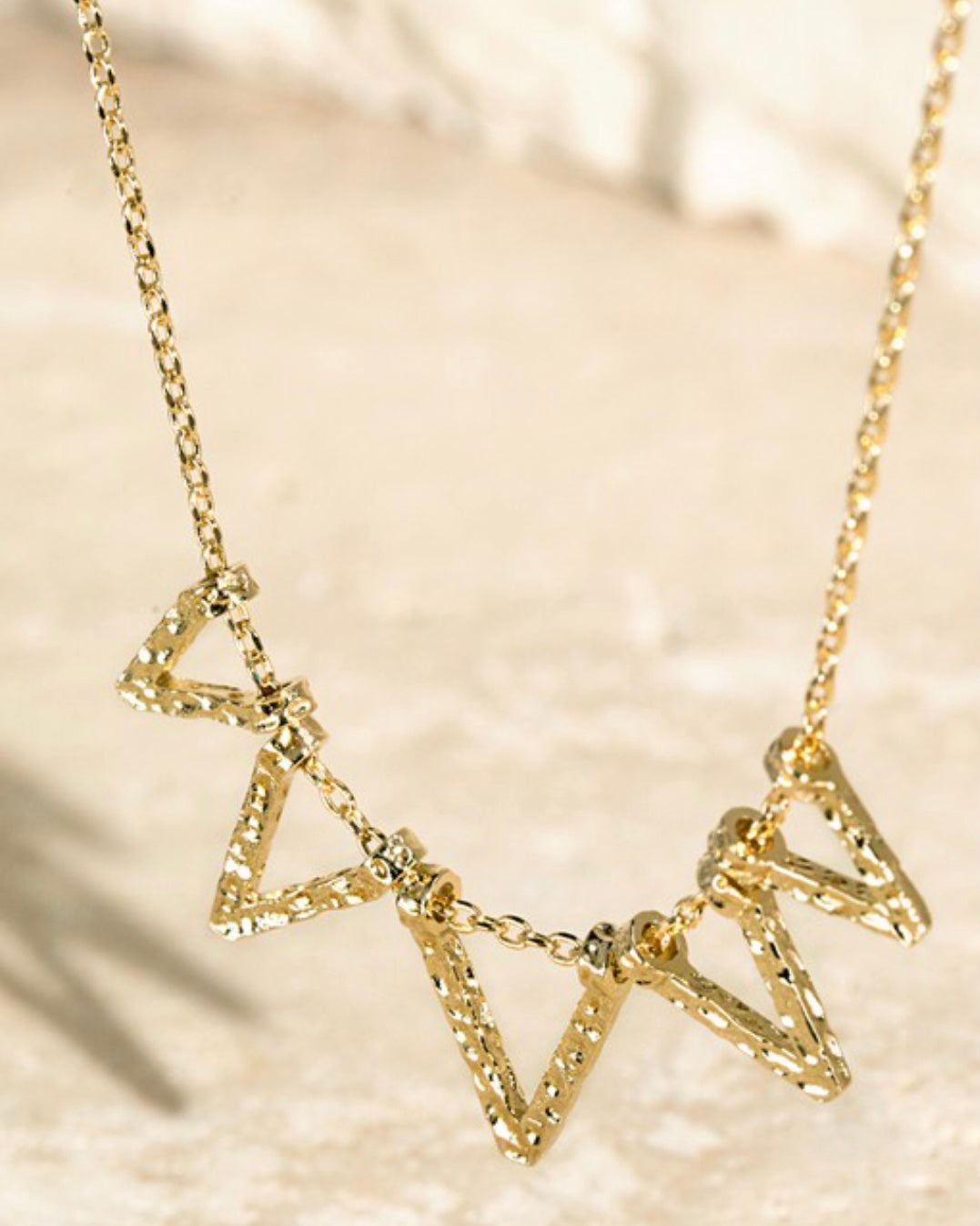 16" TRIANGLE NECKLACE