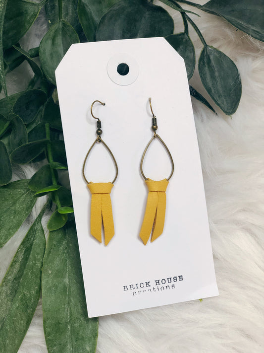 MUSTARD METAL EARRING