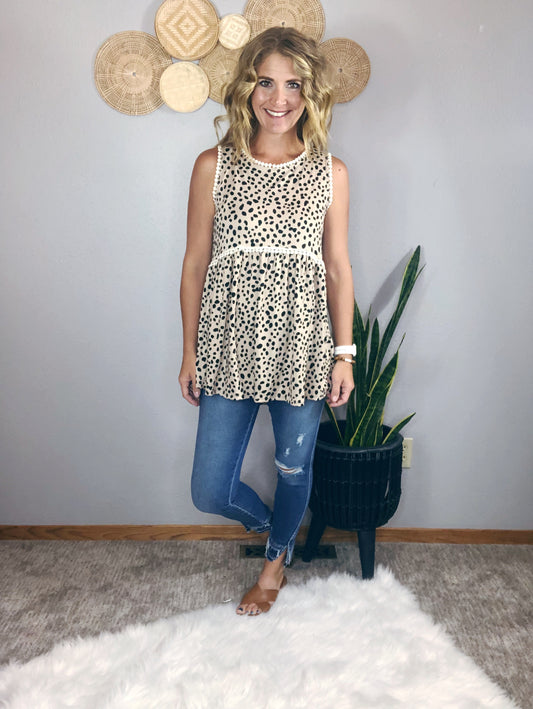 LEOPARD SLEEVELESS BABYDOLL TOP