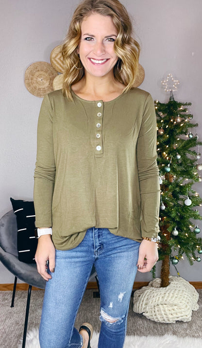 {BF} BASIC LONG SLEEVE BUTTON FRONT TUNIC TOP