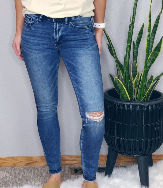 MID RISE DETAILED HEM SKINNY BY VERVET