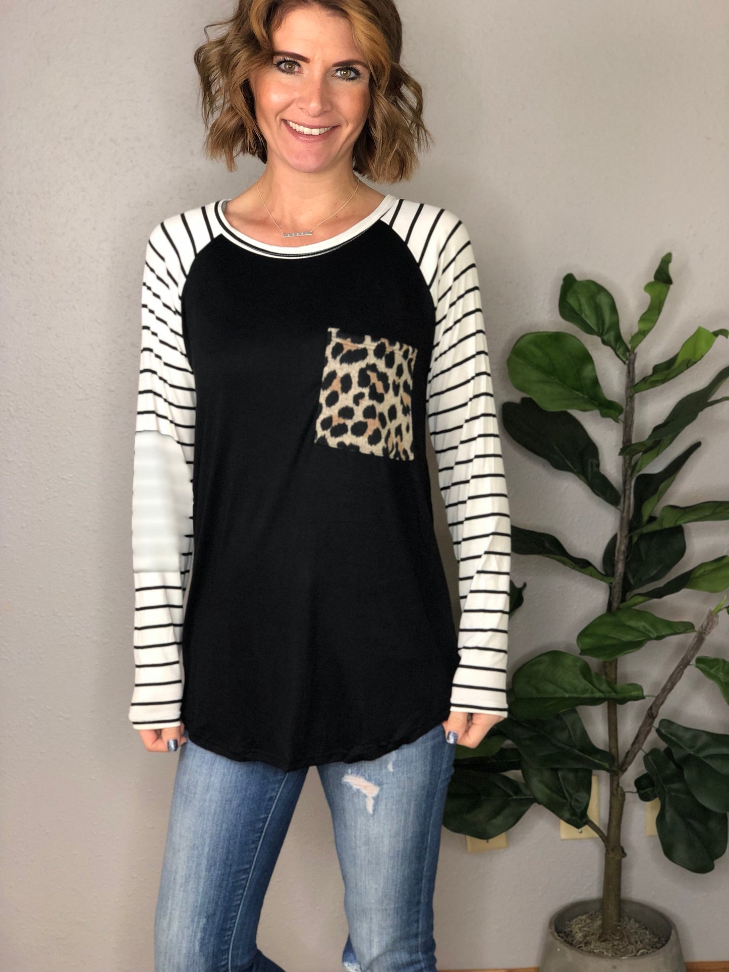 STRIPE SLEEVE W/ LEOPARD POCKET TEE