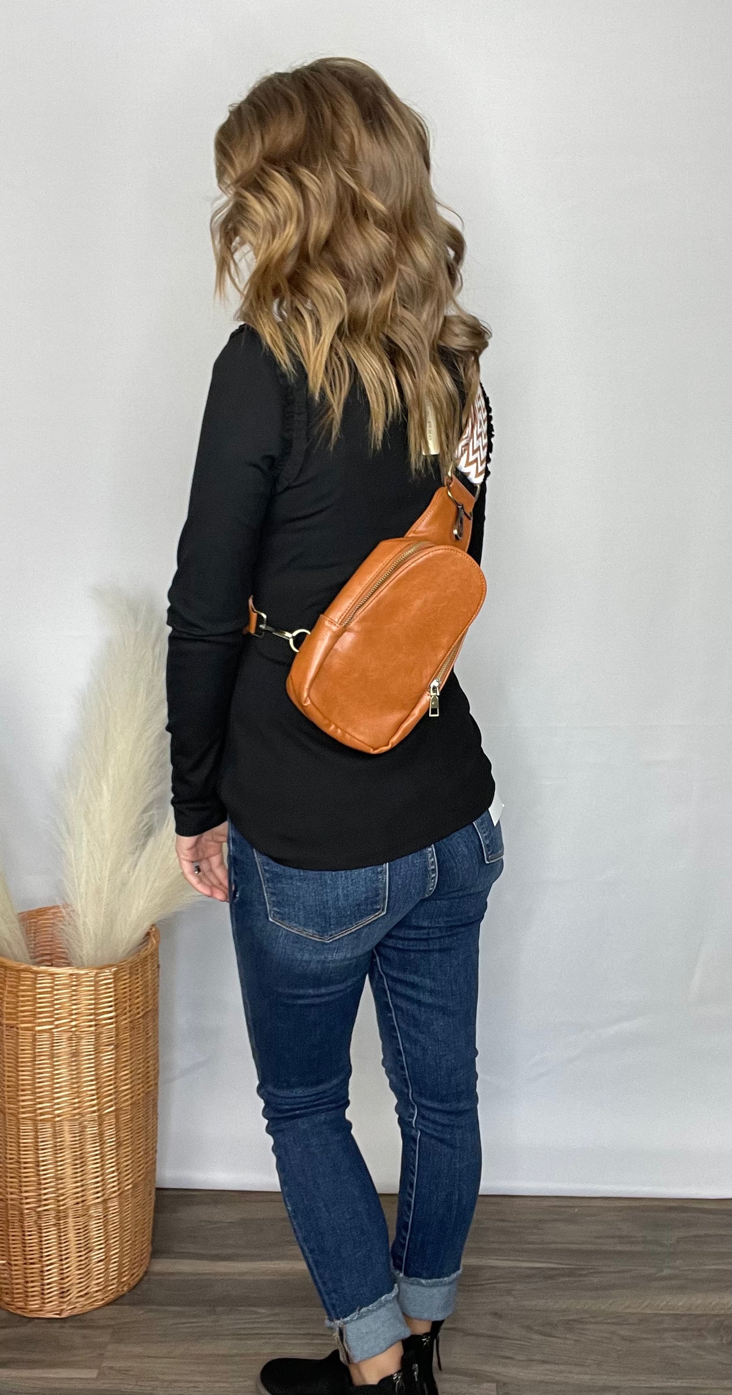 LEATHER GUITAR STRAP BAG