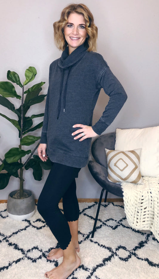 HIGH WAISTED SCALLOPED LEGGING