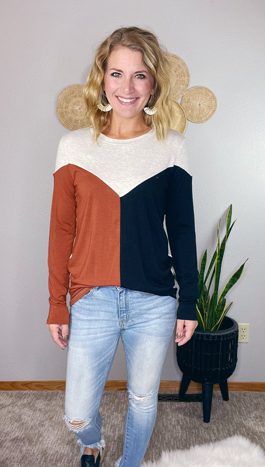 KNIT TOP WITH COLOR BLOCK DETAIL