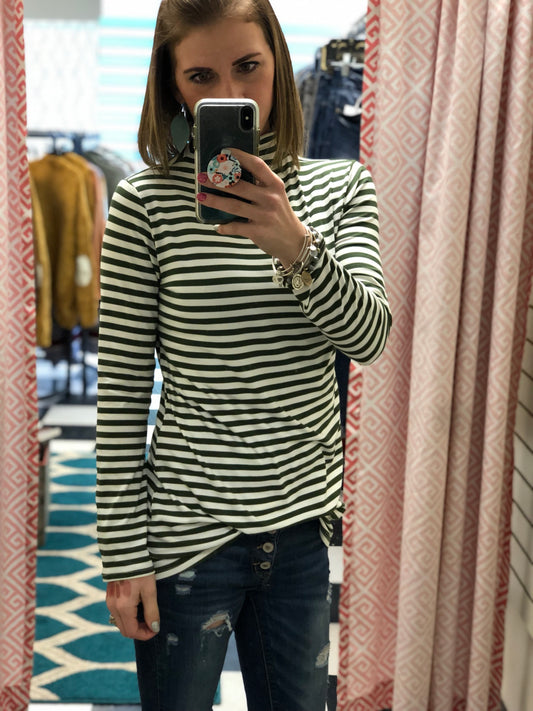 STRIPED TURTLE NECK