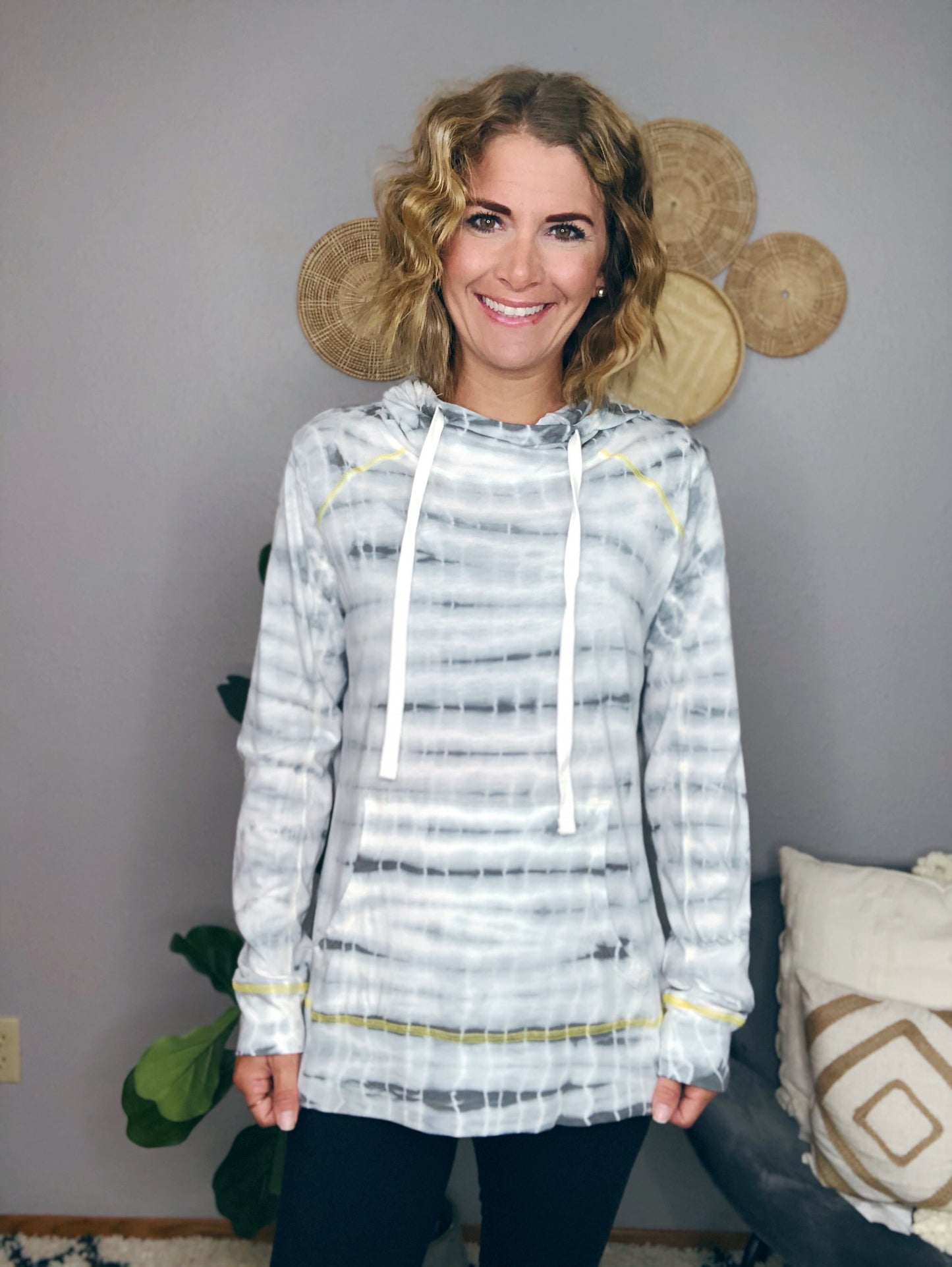 TIE-DYE BACK CUT OUT TOP