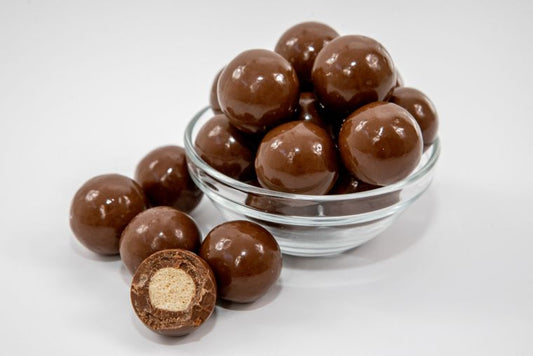 CANDY CLUB TRIPPLE DIPPED MALT BALL
