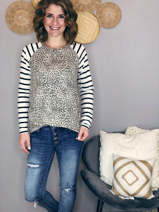 LEOPARD W/ STRIPE SLEEVE BASEBALL STYLE TOP