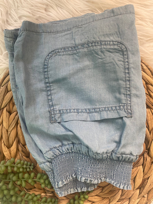 WOVEN SOLID SMOCKED WAIST SHORT