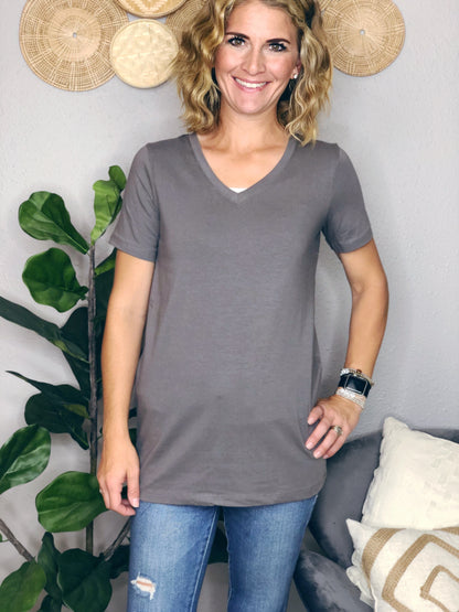BASIC V-NECK TEE
