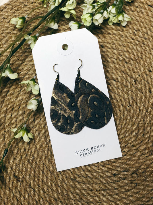 BROWN DESIGN LEATHER EARRING