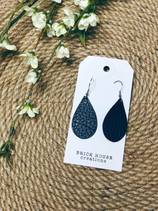BLACK SMALL LEATHER EARRING