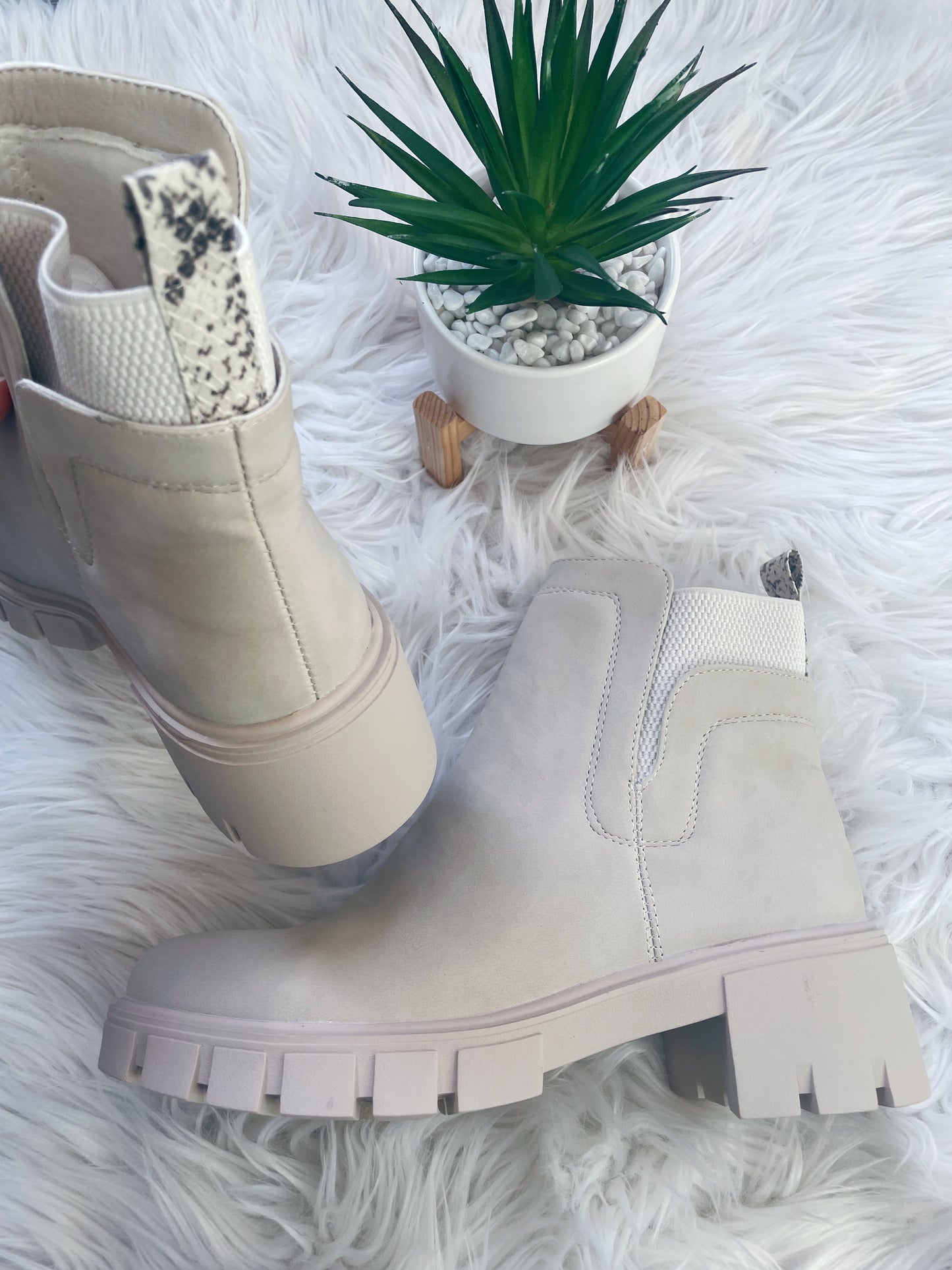STONE LEATHER BOOT