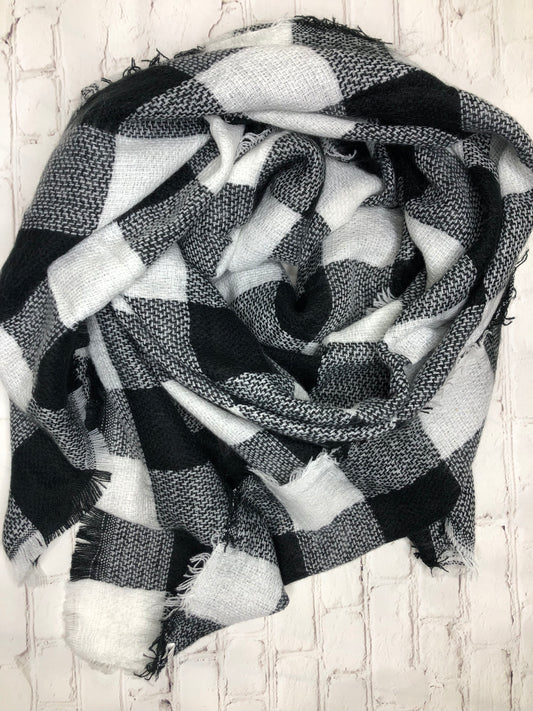 BLACK AND WHITE PLAID SCARF