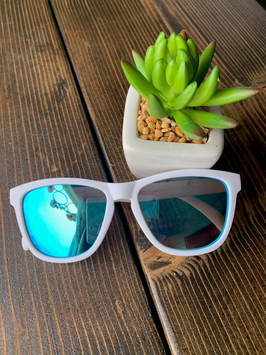 WHITE SUNGLASSES